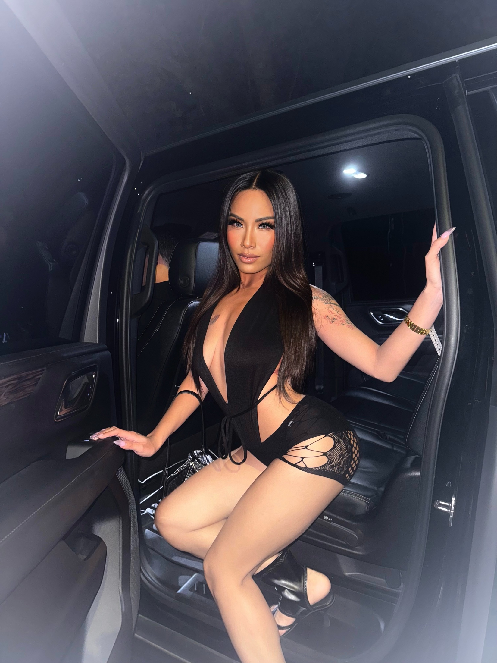 BLV nightlife talent arriving at an event